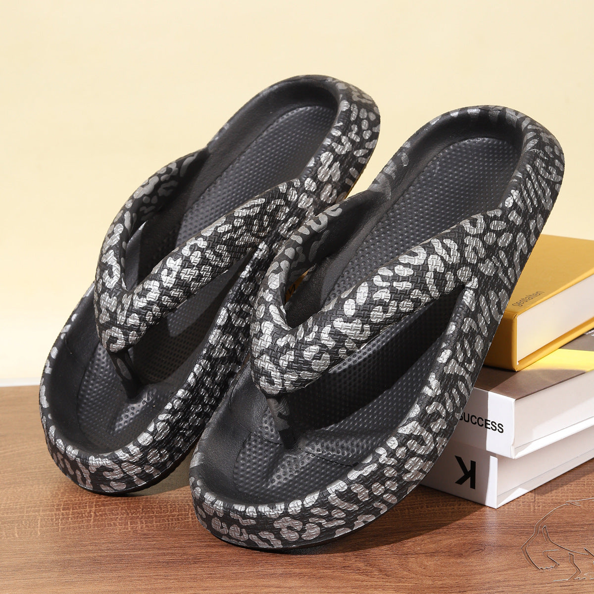 Unisex Leopard Print Flip Flops – Comfy Thong Slides for Couples