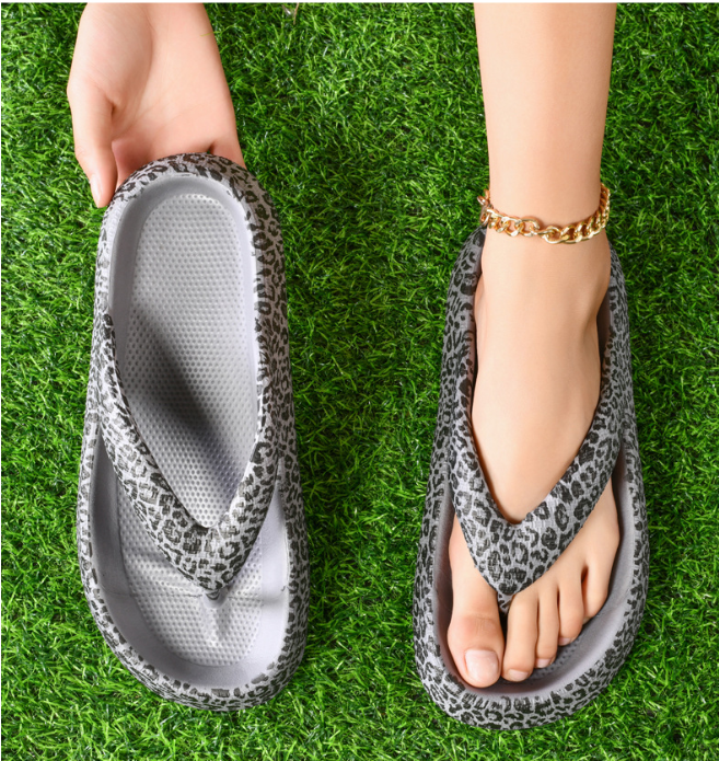 Unisex Leopard Print Flip Flops – Comfy Thong Slides for Couples